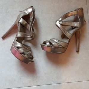 LIKE NEW GUESS GOLD HIGH HEEL